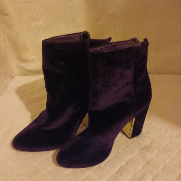 Ladies "Nakita" burgundy purple  suede ankle boots with back zip by shoedazzle - Picture 3 of 4